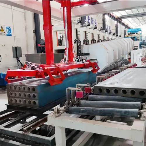 Cutting type hollow wall panel production equipment